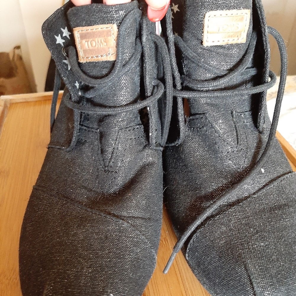 TOMS ... CHARCOAL COLORED